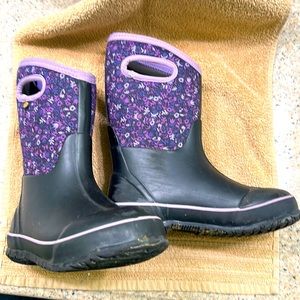 Girl’s Bogs insulated rain boots